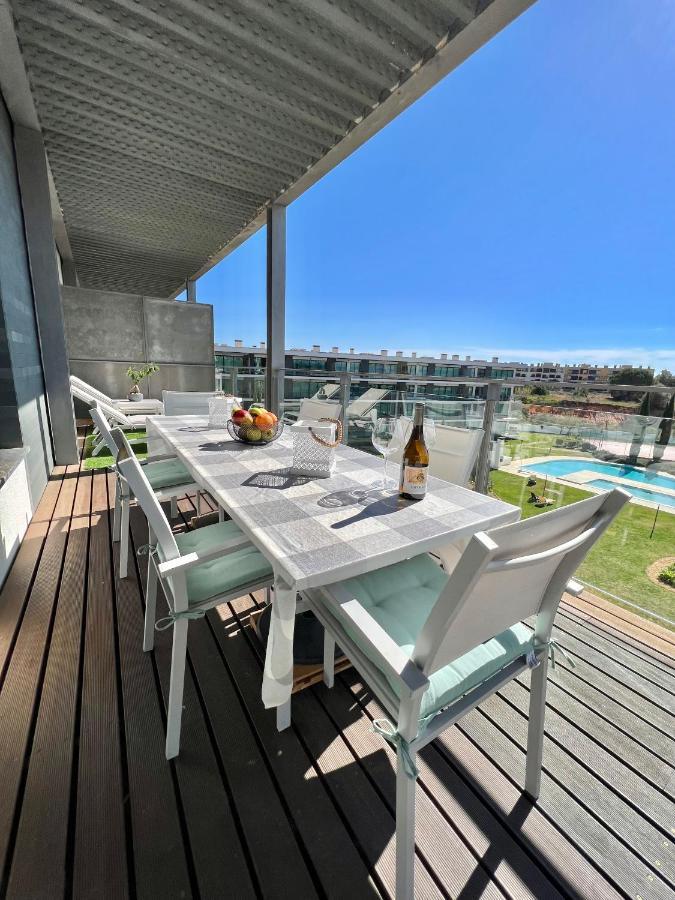 Superbe Spacieux Avec Terrasse Vue Piscine Appartement *